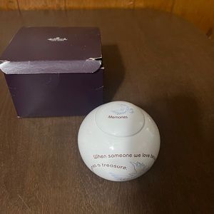 Life is a Circle by Carson Memories Dove ceramic tea candle holder With Lid